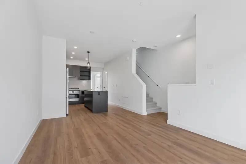 209 921 GRANT STREET - photo 2 of 12