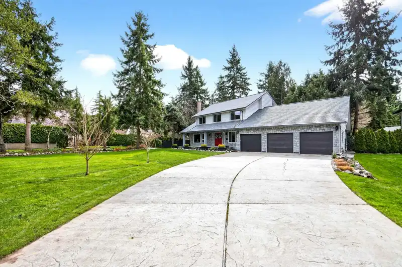 13386 18A AVENUE - photo 1 of 40