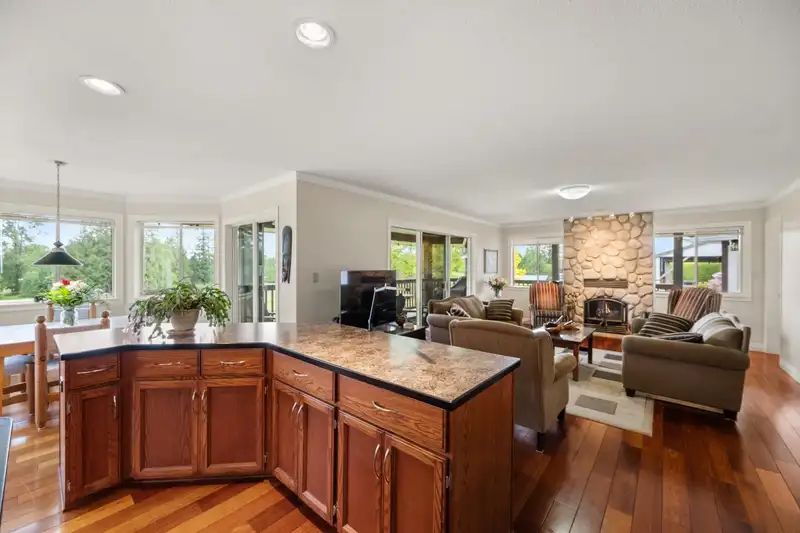 23256 24 AVENUE - photo 4 of 40