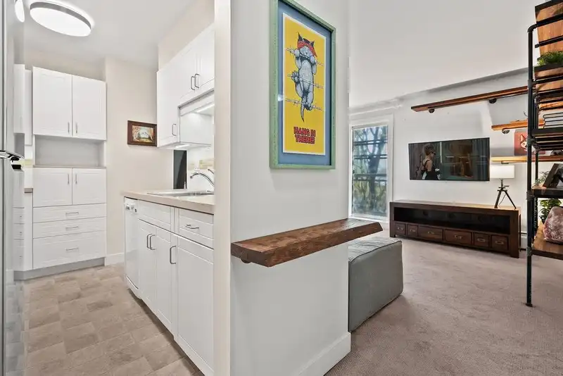 314 711 E 6TH AVENUE - photo 1 of 22