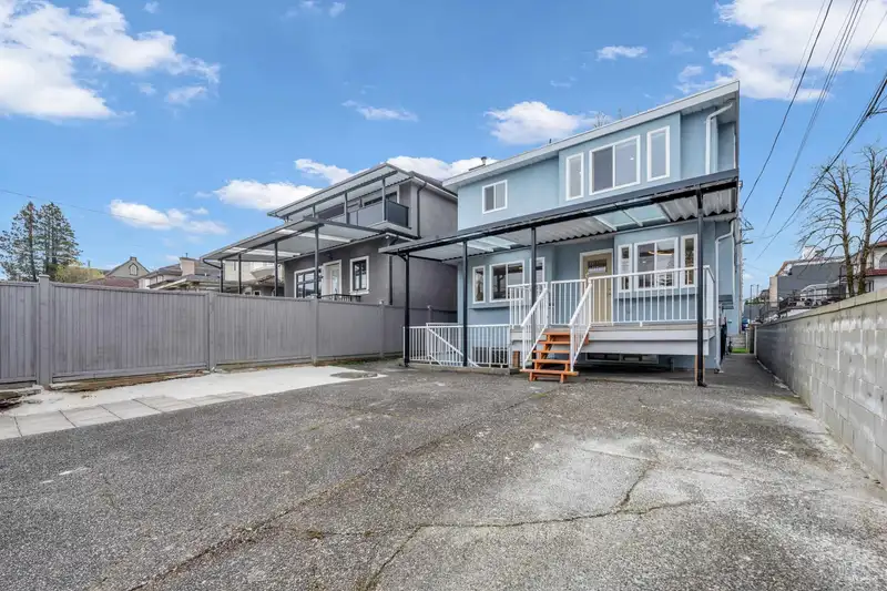 719 E 27TH AVENUE - photo 3 of 3
