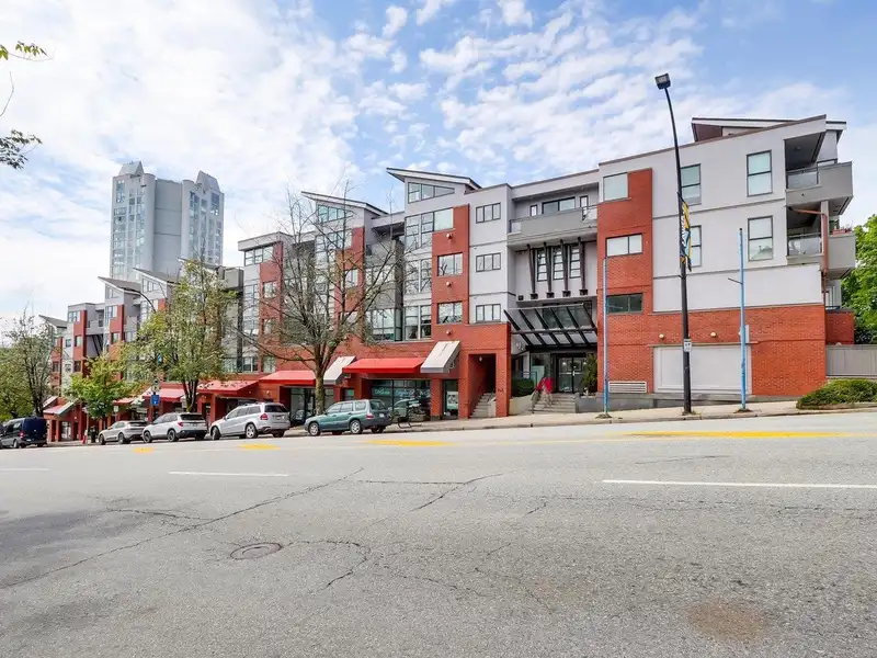 414 345 LONSDALE AVENUE - photo 1 of 23