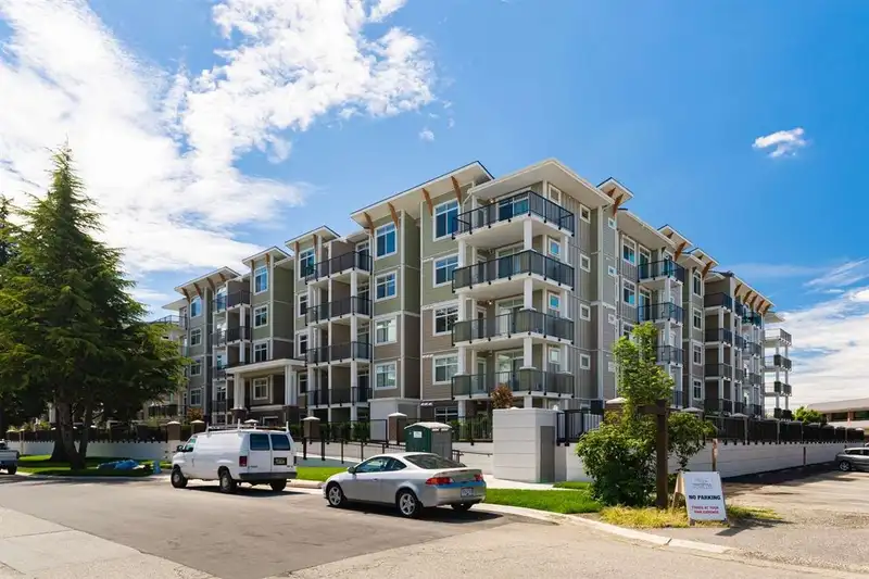 111 20686 EASTLEIGH CRESCENT - photo 1 of 10