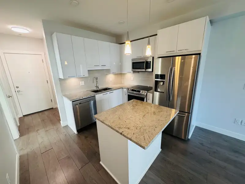 111 20686 EASTLEIGH CRESCENT - photo 2 of 10