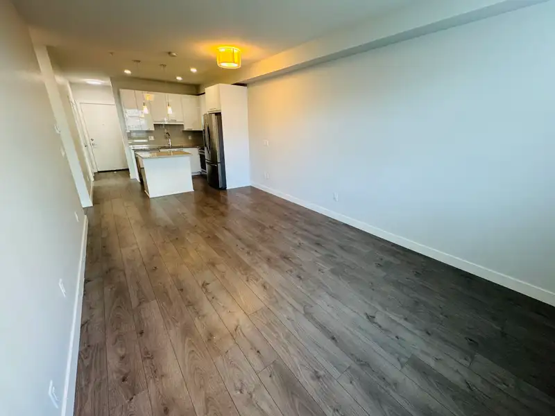 111 20686 EASTLEIGH CRESCENT - photo 3 of 10