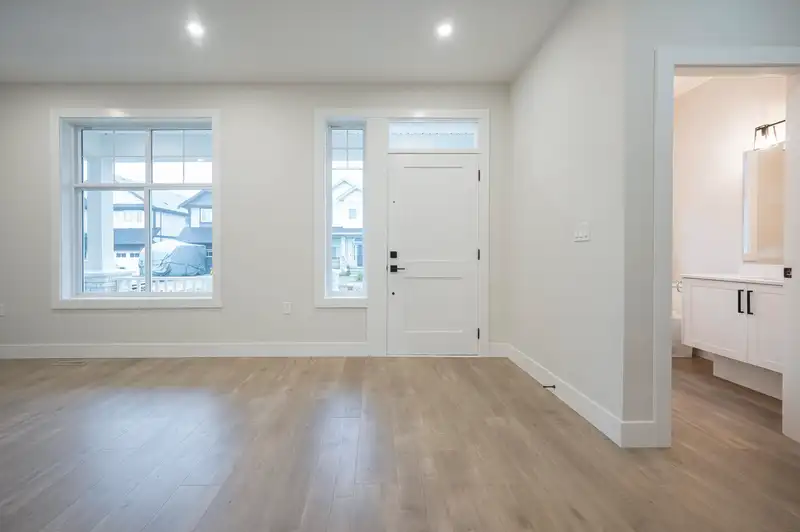 20516 76A AVENUE - photo 2 of 36