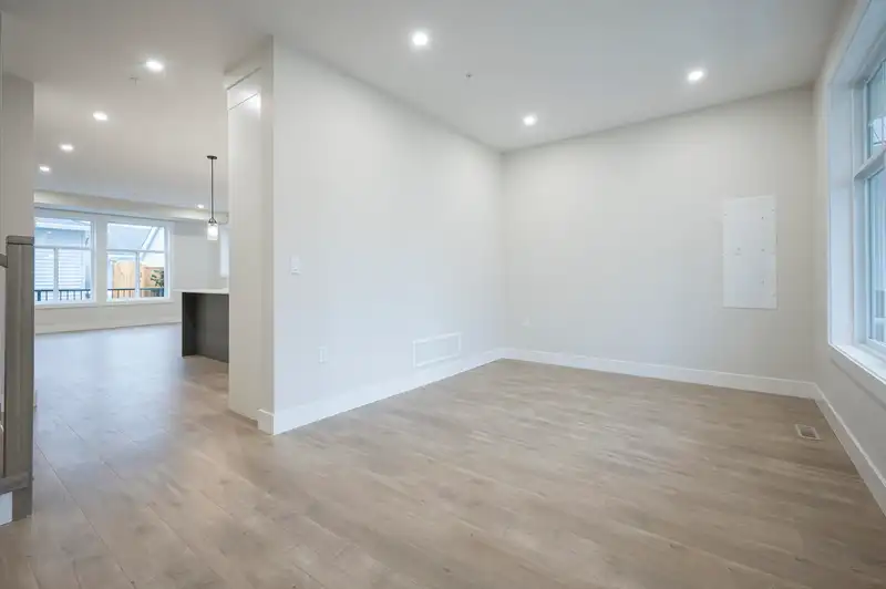 20516 76A AVENUE - photo 3 of 36