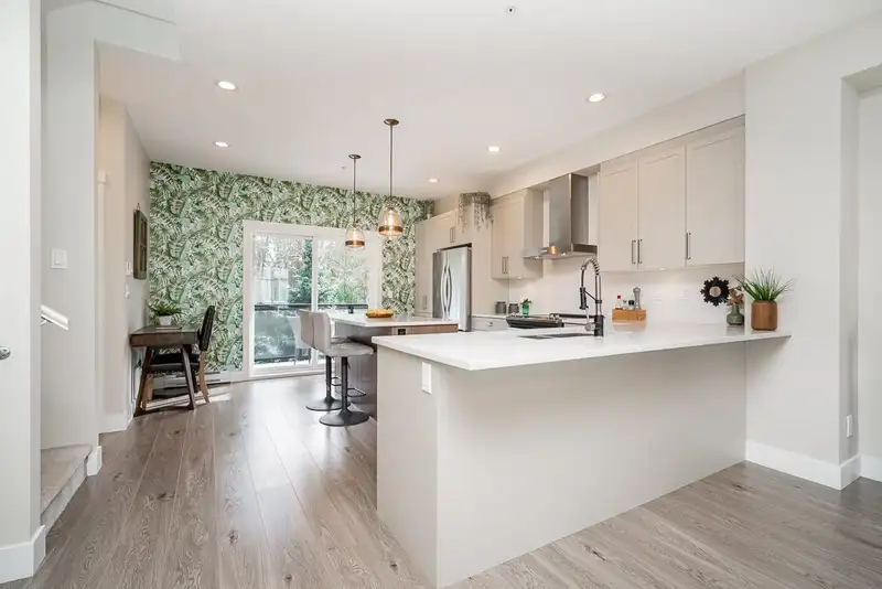 64 20498 82 AVENUE - photo 2 of 38