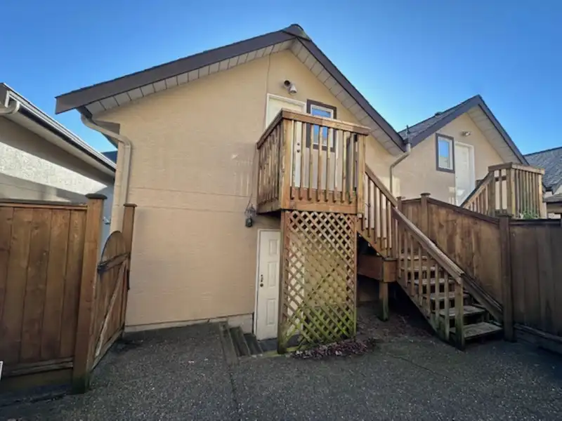 10 4788 57 STREET - photo 3 of 40