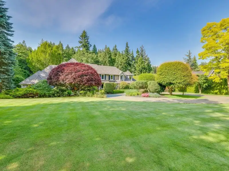 13315 25 AVENUE - photo 3 of 37