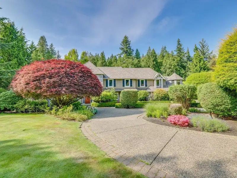 13315 25 AVENUE - photo 4 of 37