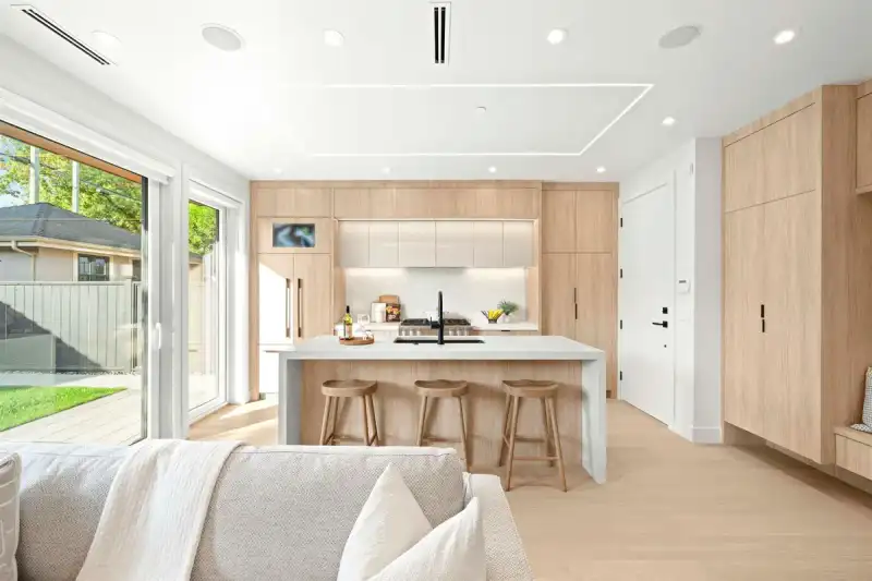 2 3466 W 22ND AVENUE - photo 1 of 33