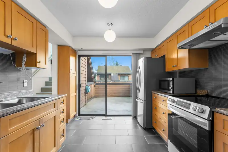 423 CAMBRIDGE WAY - photo 4 of 35