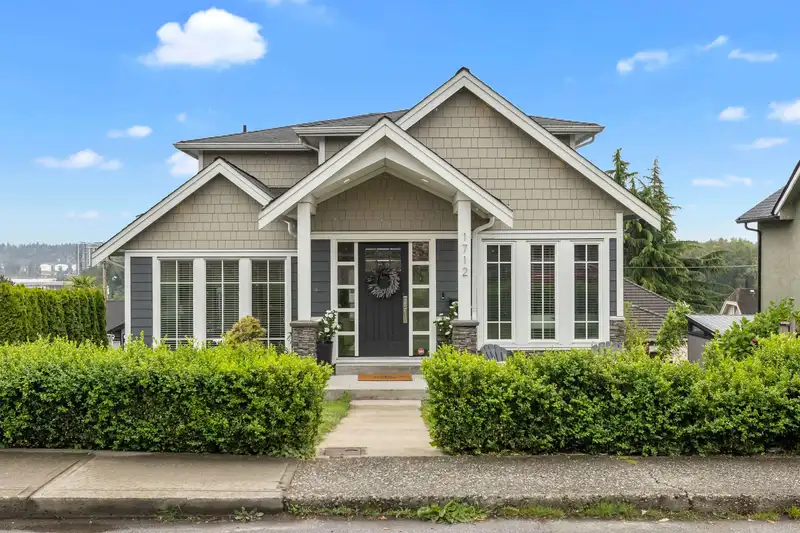 1712 NANAIMO STREET - photo 1 of 40