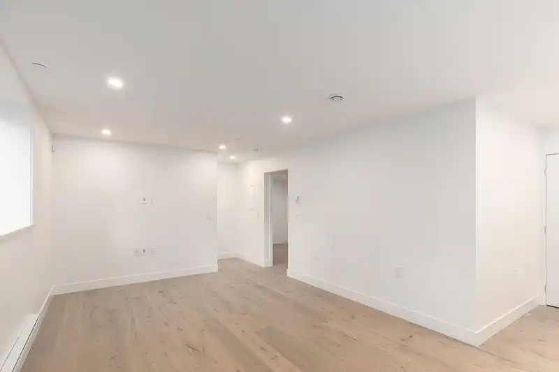 460 E 17TH AVENUE - photo 4 of 12