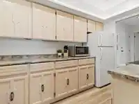 302 1379 MERKLIN STREET - thumbnail 4