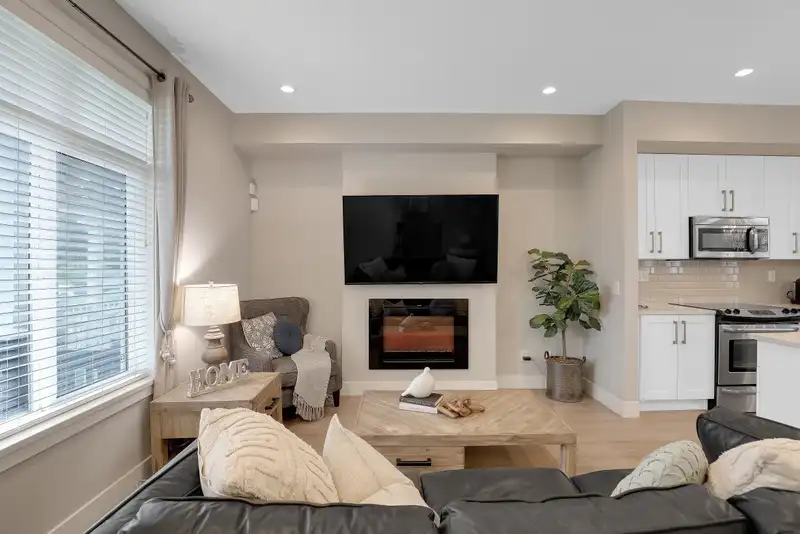 20377 82 AVENUE - photo 3 of 40