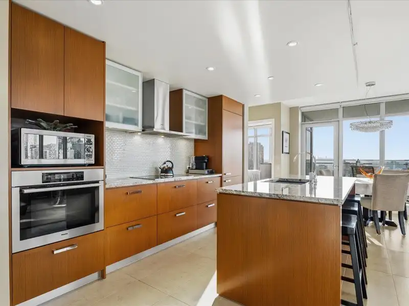 2902 1028 BARCLAY STREET - photo 3 of 32