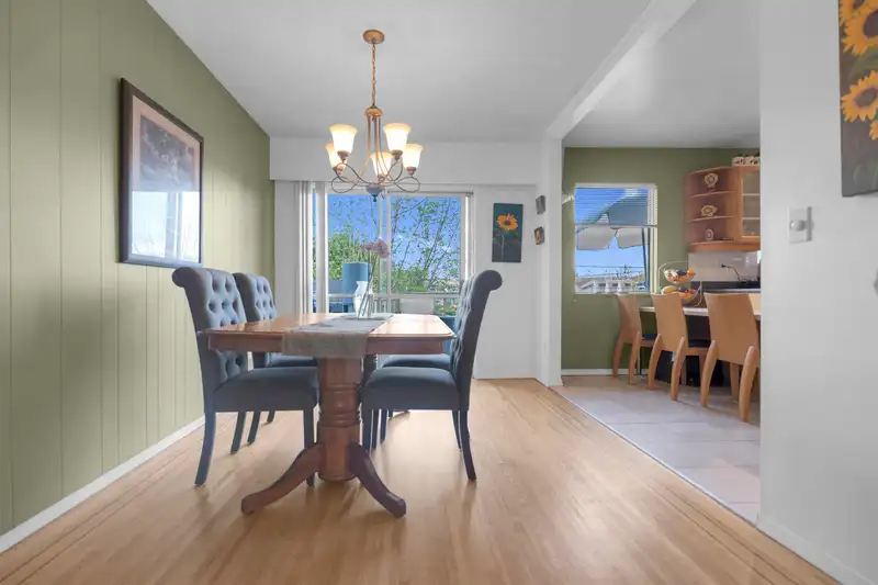 11064 SWAN CRESCENT - photo 4 of 34