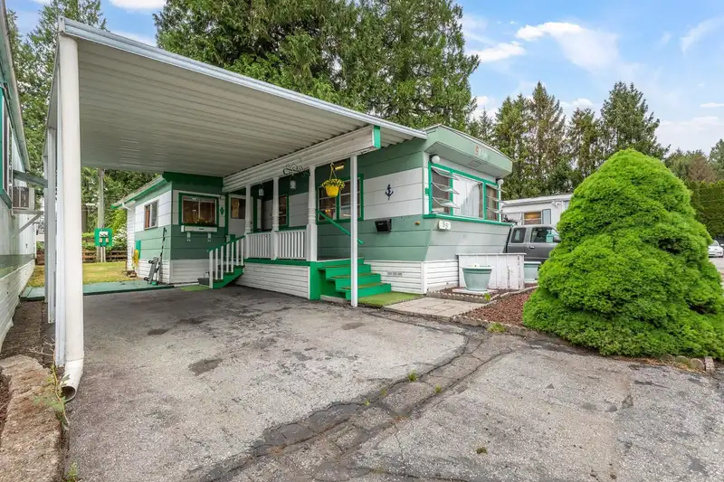 55 21163 LOUGHEED HIGHWAY - photo 1 of 32