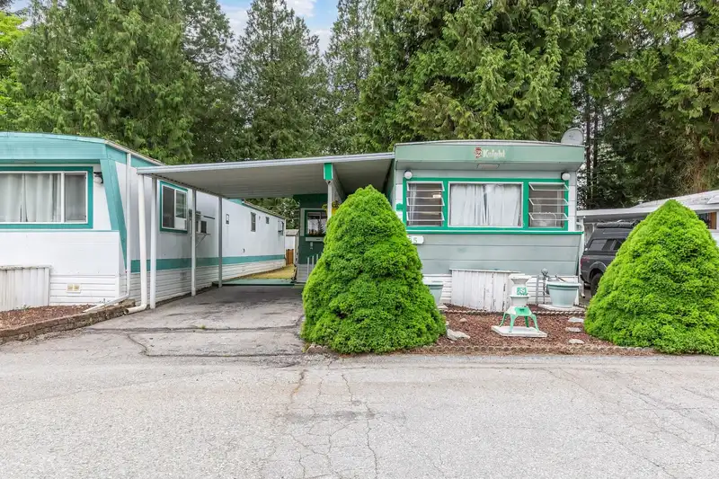 55 21163 LOUGHEED HIGHWAY - photo 2 of 32