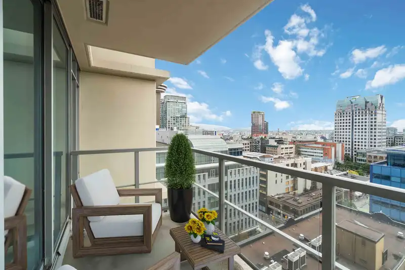 1311 610 GRANVILLE STREET - photo 1 of 23