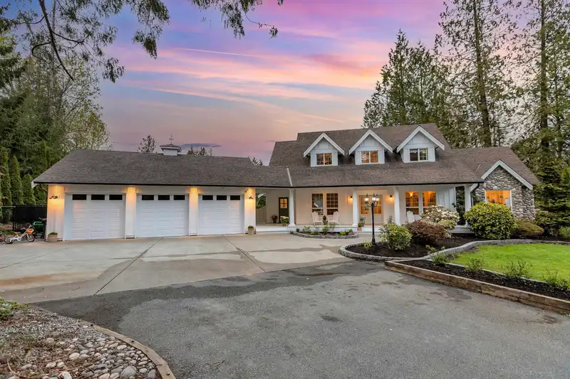 22085 86A AVENUE - photo 1 of 40