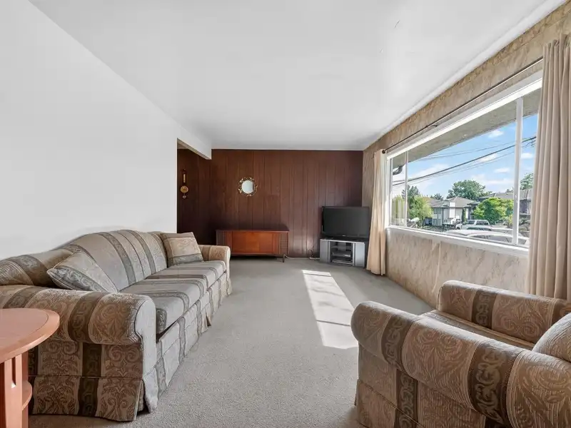 7747 127 STREET - photo 3 of 21