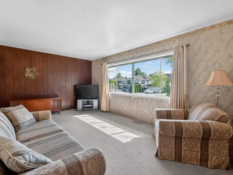 7747 127 STREET - photo 4 of 21