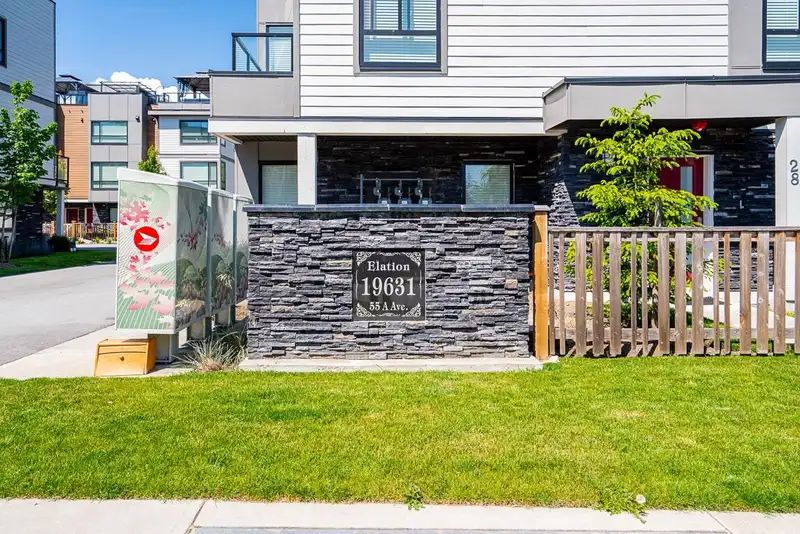 7 19631 55A AVENUE - photo 2 of 38
