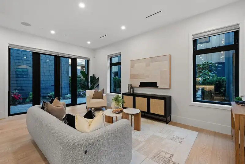 5038 GRANVILLE STREET - photo 4 of 39