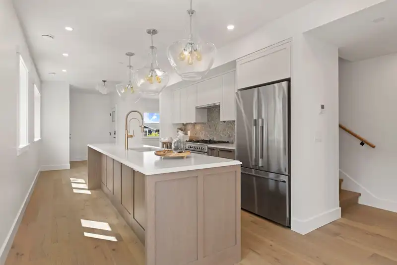 1 326 W 14TH STREET - photo 3 of 24
