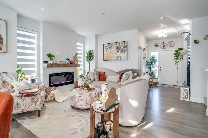 20472 78 AVENUE - photo 4 of 40