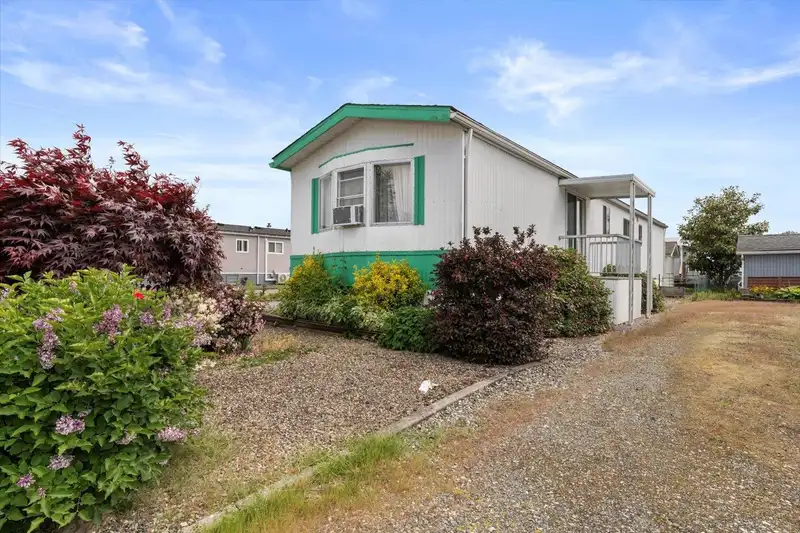 33 9055 ASHWELL ROAD - photo 2 of 20