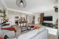 505 8327 201 STREET - thumbnail 4