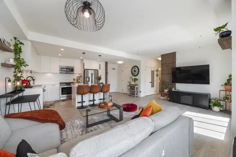 505 8327 201 STREET - photo 4 of 19