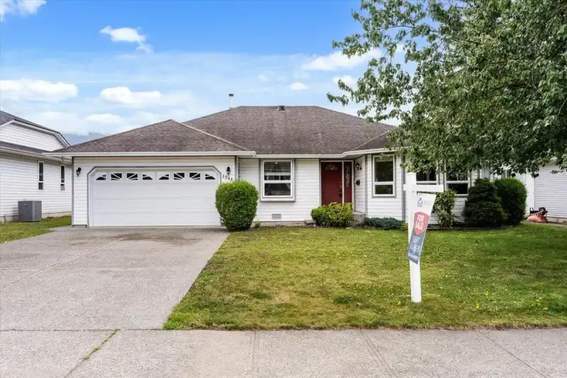 1548 CANTERBURY DRIVE - photo 1 of 33