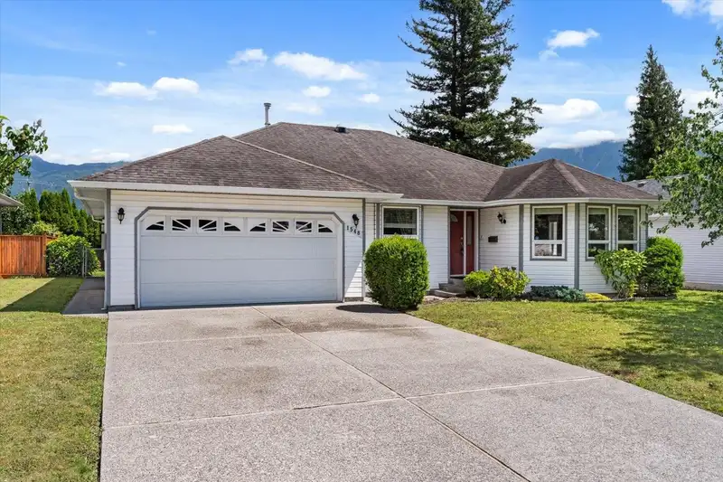 1548 CANTERBURY DRIVE - photo 4 of 33
