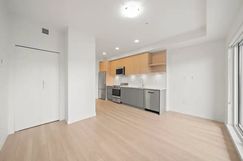 412 10777 138 STREET - photo 4 of 28