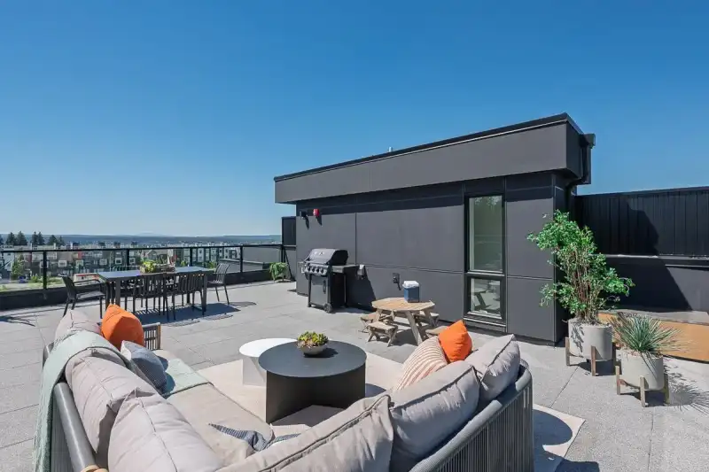 39 20335 70A AVENUE - photo 1 of 11