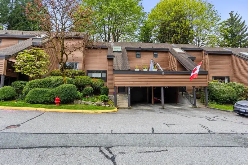 429 CAMBRIDGE WAY - photo 3 of 40