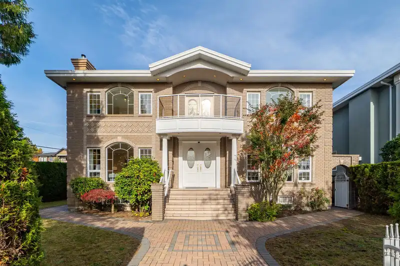 6111 KITCHENER STREET - photo 1 of 40