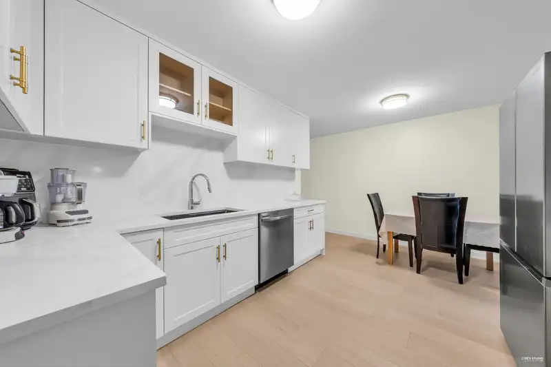 1382 SUTHERLAND AVENUE - photo 4 of 27
