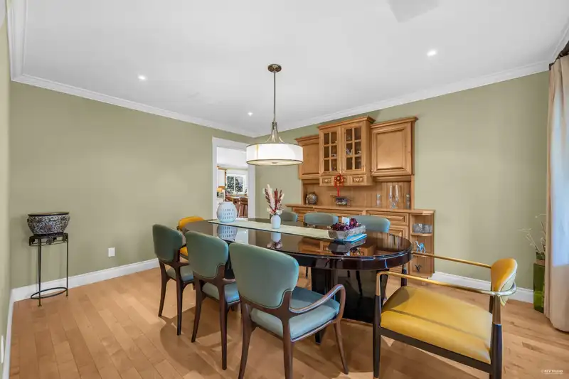 17377 28A AVENUE - photo 2 of 40