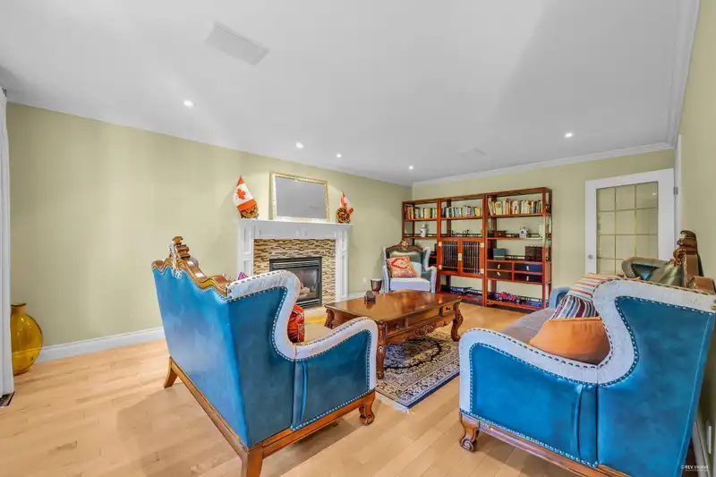 17377 28A AVENUE - photo 4 of 40