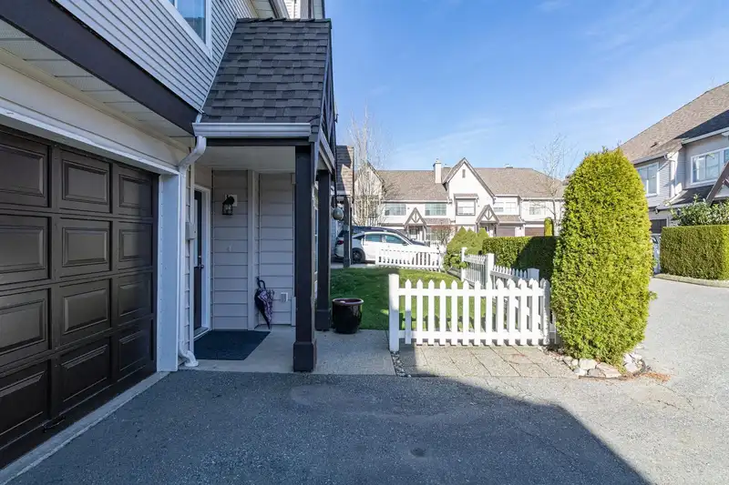 41 12099 237 STREET - photo 3 of 40