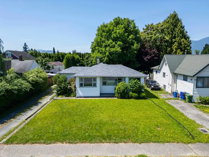 9533 BROADWAY STREET - photo 2 of 37