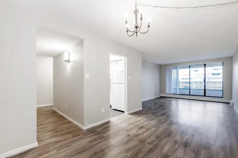 1502 4134 MAYWOOD STREET - photo 3 of 34