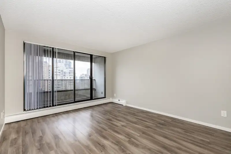 1502 4134 MAYWOOD STREET - photo 4 of 34