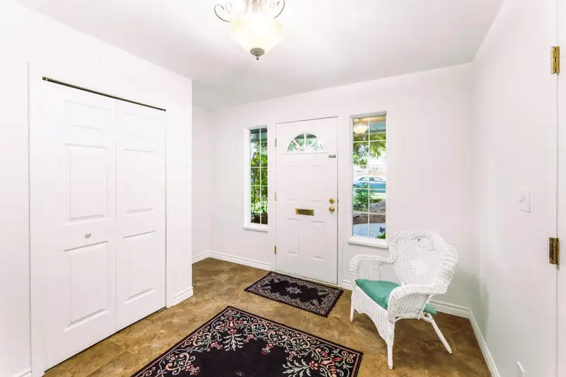 11077 154 STREET - photo 4 of 38